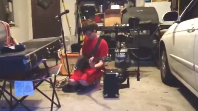 Dominic O'Korn plays 12 bar blues on electric bass guitar смотреть онлайн