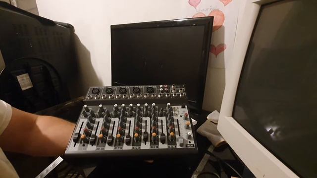 Behringer Xenyx 1002B unboxing first impressions смотреть онлайн