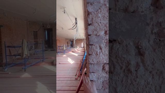 Толщина кирпичных стен минимум в 4 раза больше #лстк #кирпич #кирпичнаякладка #строительство смотреть онлайн