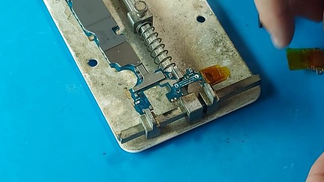 Как заменить Type-C и батарею на телефоне Samsung Galaxy S10 SM-G973F/DS смотреть онлайн