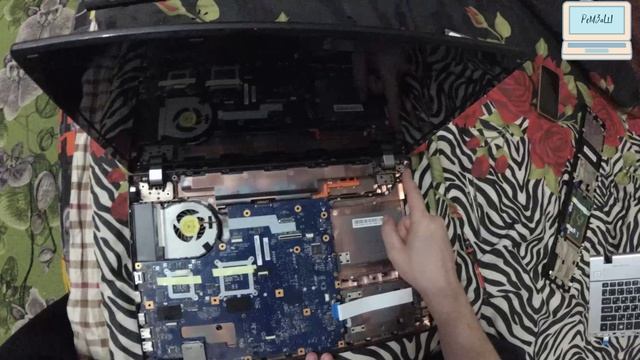 Ноутбук с 4мя дисками - Acer V3-771G (VA70) / чистка - много разъёмов не бывает смотреть онлайн