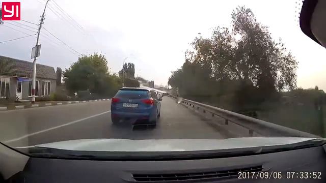 Движение по кольцу. Самоуверенный и борзый водятел смотреть онлайн