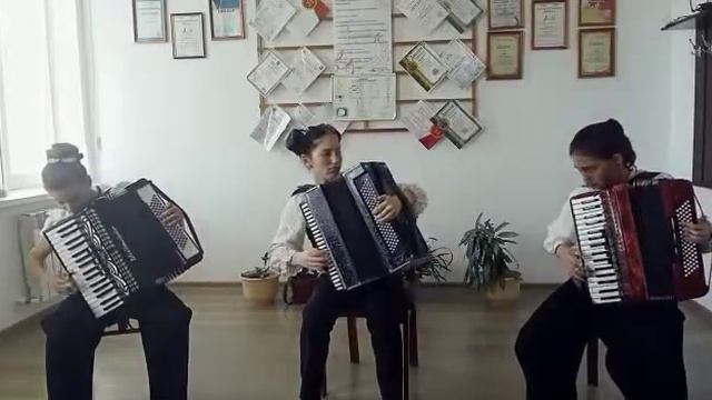 Трио Терек "Кузнечик" смотреть онлайн