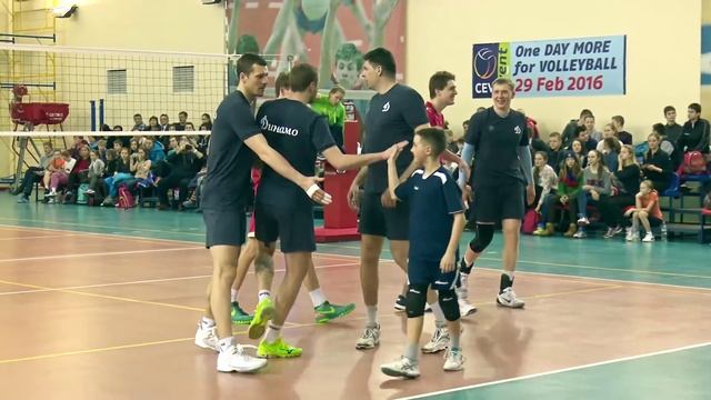Олимпийские чемпионы Динамо подарили "Еще один день волейбола"! смотреть онлайн