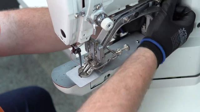 Siruba BT 530A Промышленная машина 2 в 1 закрепочная/пуговичная смотреть онлайн
