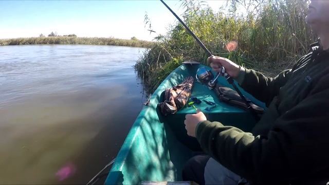 Ловим сома на джиг. Способ насадки силиконовой приманки. Ловля жереха. смотреть онлайн