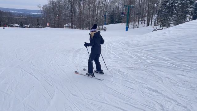 Carey Torrice Learns Skiing Hockey Stops смотреть онлайн