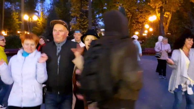 ЧТО БЫЛО И ЧТО БУДЕТ, ТЫ НАГАДАЙ РОДНАЯ! ТАНЦЫ В ПАРКЕ ГОРЬКОГО ХАРЬКОВ СЧАСТЛИВЫЕ ДНИ смотреть онлайн