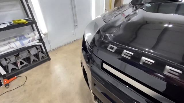 Land Rover Defender Wrap in Silver Metalic смотреть онлайн