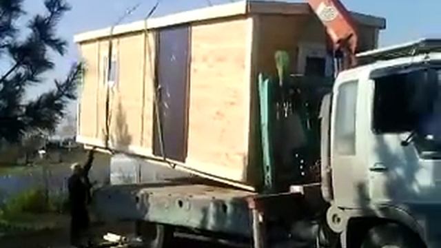 Погрузка дачной бытовки 6х2,3 манипулятором смотреть онлайн