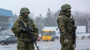 Без стрельбы и пререканий: как «вежливые люди» освобождали Крым десять лет назад