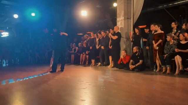 Carlos Espinoza y Agustina Piaggio. Milonga Que Peina Canas. Juan D’Arienzo. 3-4 смотреть онлайн