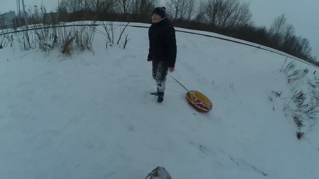 VLOG : КАТАЕМСЯ С ГОРКИ | СИЛЬНО ЗАМЁРЗ! смотреть онлайн