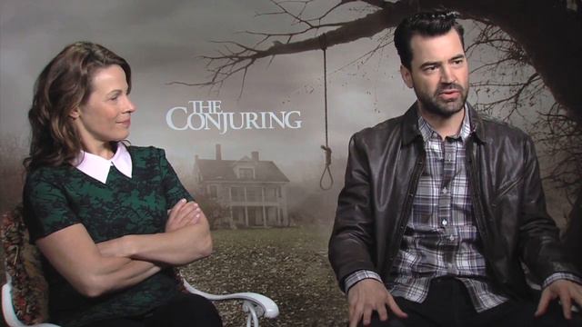Lili Taylor & Ron Livingston Interview - The Conjuring (JoBlo.com) смотреть онлайн