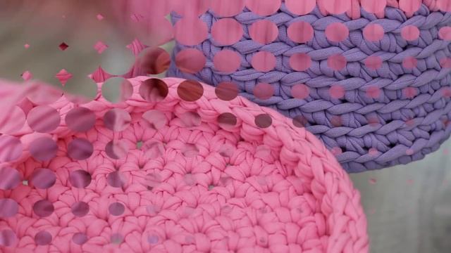КРУГЛАЯ КРЫШКА С РУЧКОЙ ДЛЯ КОРЗИНКИ ИЗ ТРИКОТАЖНОЙ ПРЯЖИ. ВЯЗАНИЕ КРЮЧКОМ ИЗ ЛЕНТОЧНОЙ ПРЯЖИ смотреть онлайн