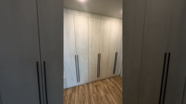 Современный Шкаф в прихожую, ЛДСП БЕТОН ПАЙН. Стильно, модно, молодёжно! смотреть онлайн