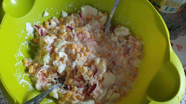 Салат из крабового мяса и хлеб фокачча (Crabmeat salad and focaccia bread) смотреть онлайн