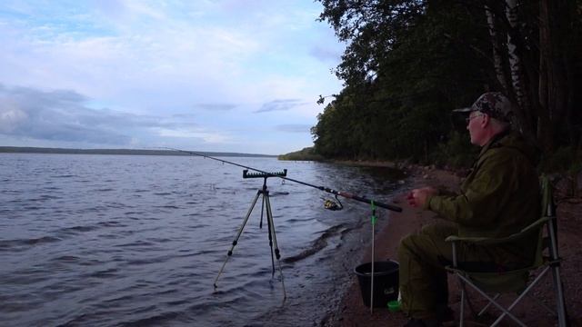 Рыбалка на донную удочку на Вуоксе. Получаю опыт ловли на сильном течении. Fishing on river Vuoksa. смотреть онлайн