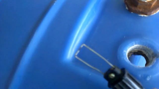 как устранить протекание  в пластмассовом баке