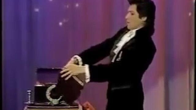 Masked Magician - Valentino - Merv Griffin смотреть онлайн