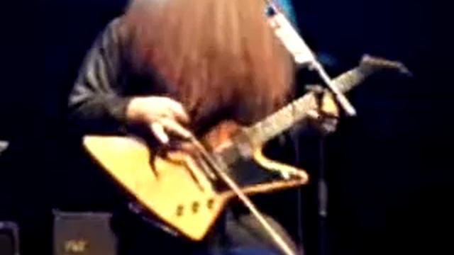 Claudio playing with violin bow смотреть онлайн