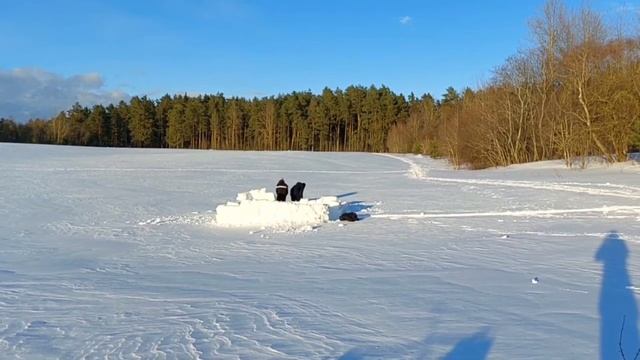КТО ЛУЧШЕ ПОСТРОИТ КРЕПОСТЬ ИЗ СНЕГА ЗА 2 ЧАСА ЧЕЛЛЕНДЖ?! смотреть онлайн
