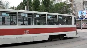 Трамваи едут по городу