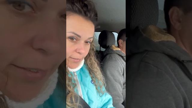 Уехали в город 🤗🤗🤗Надо кой чего купить 🤪🤪🤪, заодно заедем глянем Боссу одежду 🤷♀️