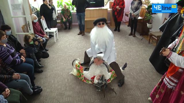 Черниговские щедровальники устроили невероятное представление с участием Козы, Маланки и Тигра