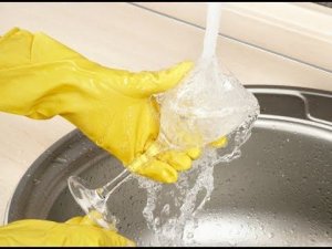 Легкий и эффективный способ  мытья стеклянной посуды без разводов и мутных пятен!