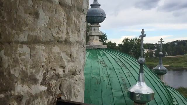 Старица. Разрушенный храм на берегу Волги. смотреть онлайн