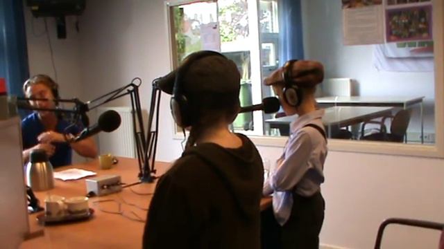 Stop Theateropleiding- Joris, Aylinn en Kirsten bij WAN FM смотреть онлайн