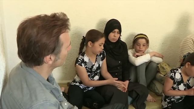 David Morrissey gets to know Alla for World Refugee Day 2015 смотреть онлайн