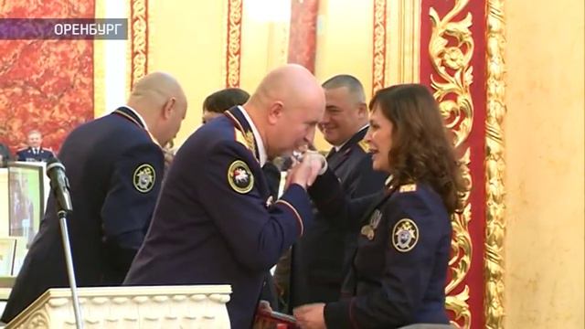 Игорь Комиссаров наградил 12-летнюю школьницу, волонтёров, представителей СМИ и СК смотреть онлайн