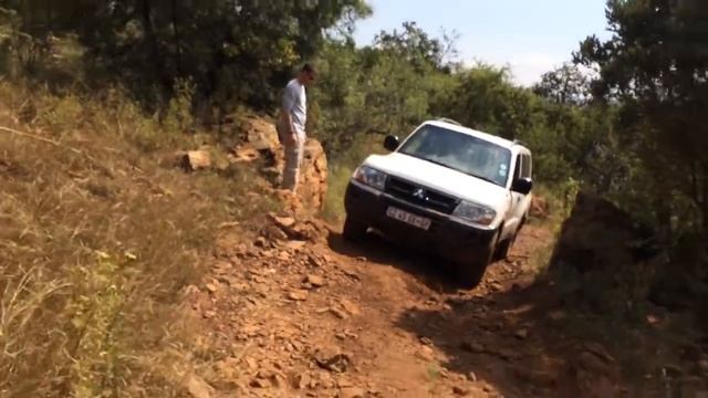 Mitsubishi Pajero GLX driving up the koppie at Groenkloof смотреть онлайн