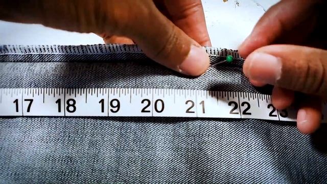 Rock PERFECT Fitting Jeans (Easy DIY Tapering Tutorial) смотреть онлайн
