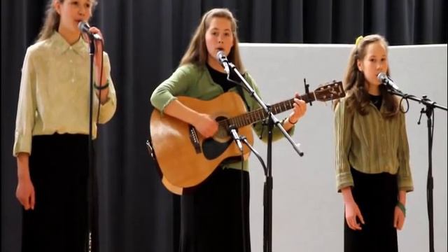 Robertson Sisters sing "Saucy Sailor" by the Wailin' Jennys смотреть онлайн