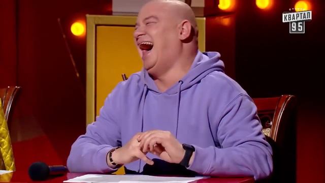 А че ты нервничаешь? Потому что задом к вам стою - Мега Учительница разносит зал приколами! смотреть онлайн