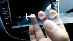 Как наклеить защитное стекло на автомагнитолу