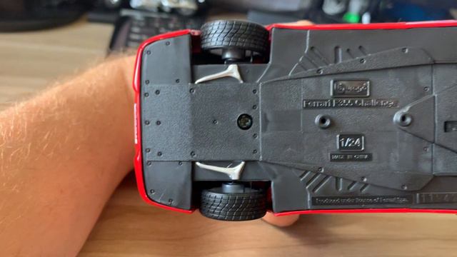 Обзор модели Ferrari F355 Challenge в масштабе 1/24 от Bburago смотреть онлайн