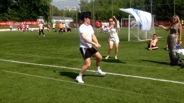 Победный танец лучшего болельщика турнира. смотреть онлайн