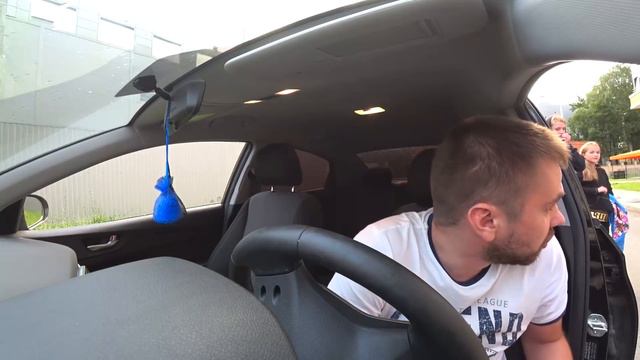 ЗАБЫЛИ ЧТО ИХ ПЯТЕРО В ТАКСИ!!!!! смотреть онлайн