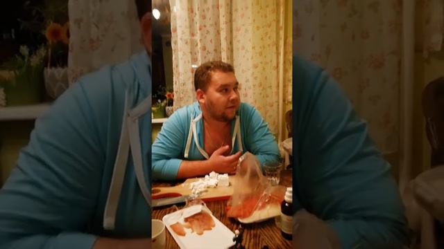 ВСЕ ТАКИ ШОК. ЖРЕТ КАК СВИНЬЯ