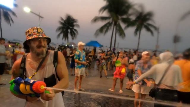 Были мокрыми все! Сонгкран 2023. Паттайя. Таиланд.