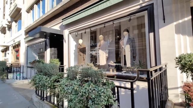 Fashion trends on the streets of London. Street style. смотреть онлайн