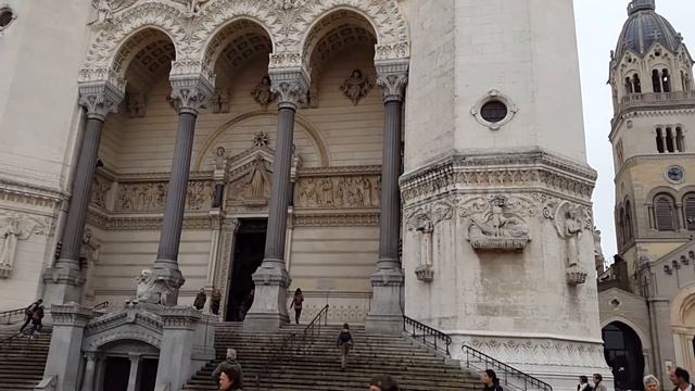 Basilica NOTRE-DAME DE FOURVIÈRE смотреть онлайн
