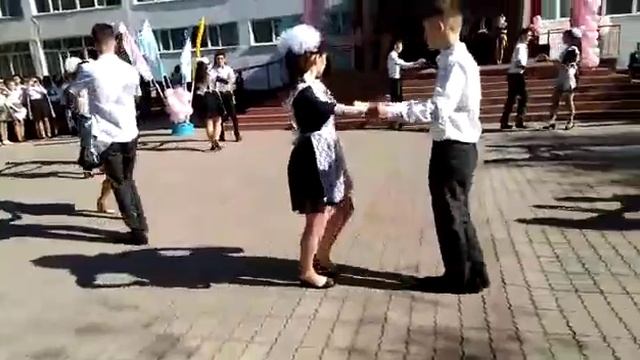 Вальс выпускников Подстепнинской школы 2019 год. Выпуск 35. смотреть онлайн