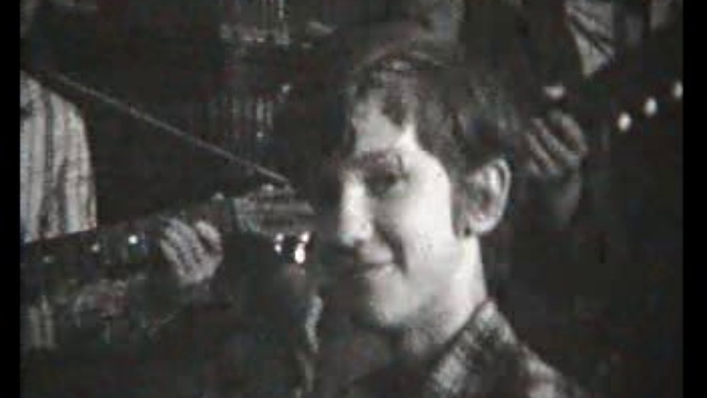 На музыкальных инструментах играют Александр Пудавов и его одноклассники. смотреть онлайн