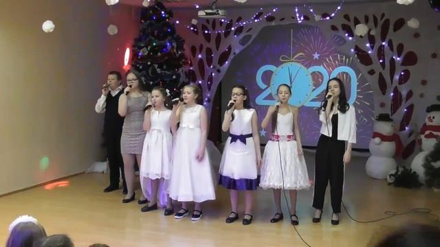 "Дед Мороз пропал куда-то", Исполнители: Вокальная студия "Форте" смотреть онлайн