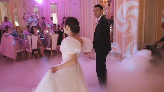 Свадебный танец в платье со шлейфом под песню Jony - комета смотреть онлайн